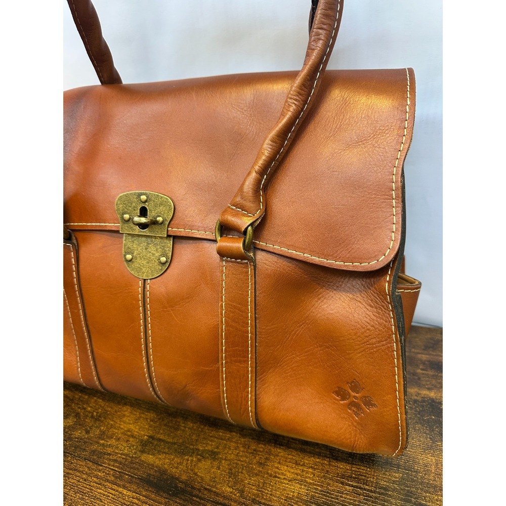 Patricia Nash Heritage Vienna Shoulder Bag In Tan with Brass Turn Lock Closure - Picture 4 of 16